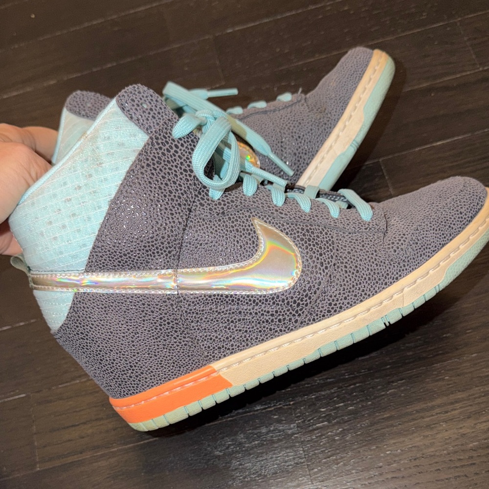 Nike Women's Textured Gray and Aqua High-Tops